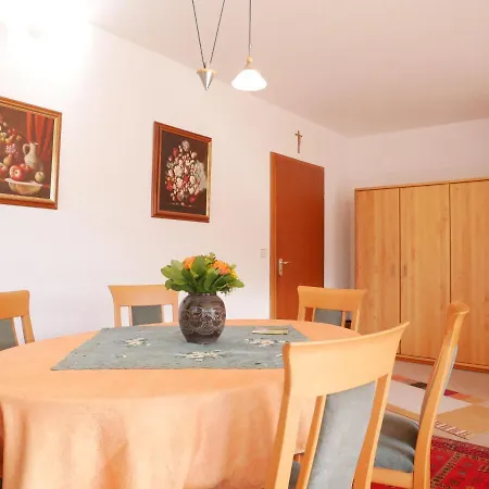 Apartment Apt 3 Haus Lucia *